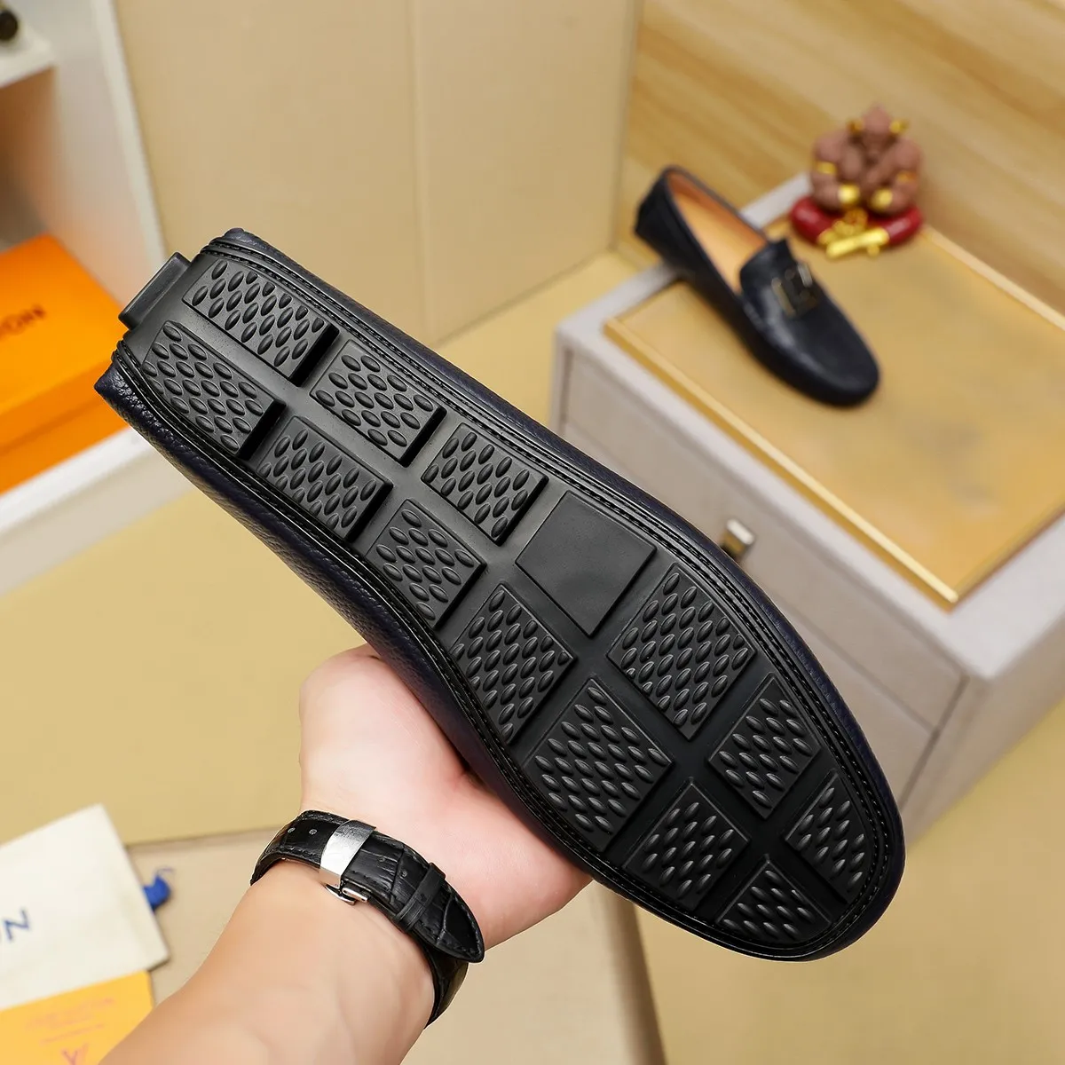 Men's shoes 💰360 💰 LV Louis Vuitton's top-quality Peaches men's shoes 💯Original copy of the official website, the upper is made of imported official website 1:1 material ❌Italian 🇮🇹 cowhide surface, imported pigskin lining. It’s definitely not made with ordinary craftsmanship, it’s the model used by celebrities! The factory’s craftsmanship is designed to create the most perfect shoes for trendy men! Colors available! 38-44 yards